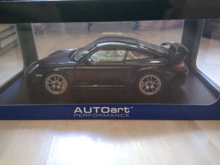 AUTOart 77962 PORSCHE 911 997 GT2 RS 1/18 MODEL CAR BLACK Carbon Hood
