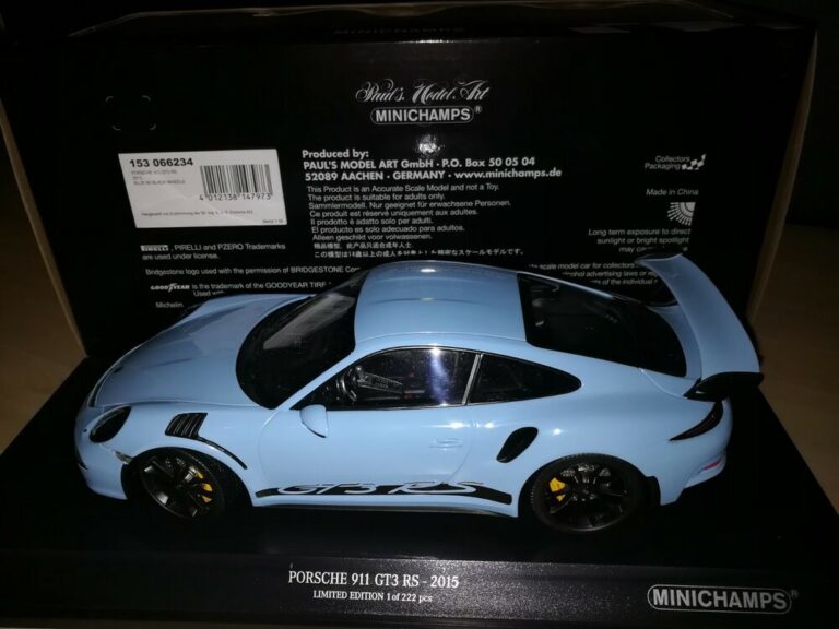 Minichamps Porsche 911 (991) GT3 RS 2015 Gulf Blue with Black L.E. of 222 1:18