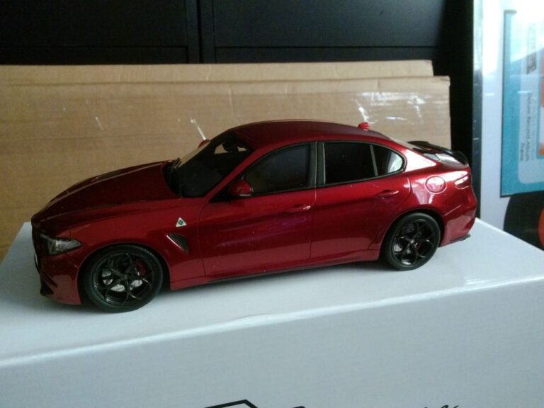 Ottomobile Alfa Romeo Giulia Quadrifoglio 2016 Red Rosso Resin Model 1:18