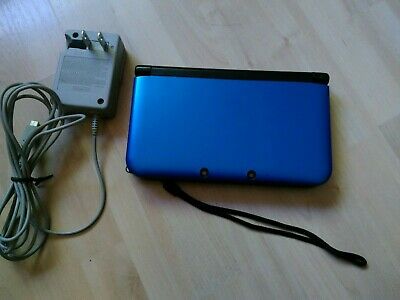 Nintendo 3DS XL Blue/Black Handheld System with charger, Free Mario Kart 7 Game